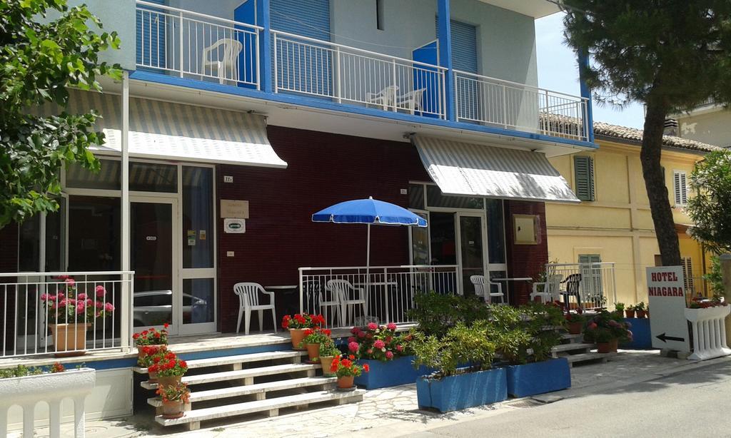 Hotel Niagara Marotta Bagian luar foto