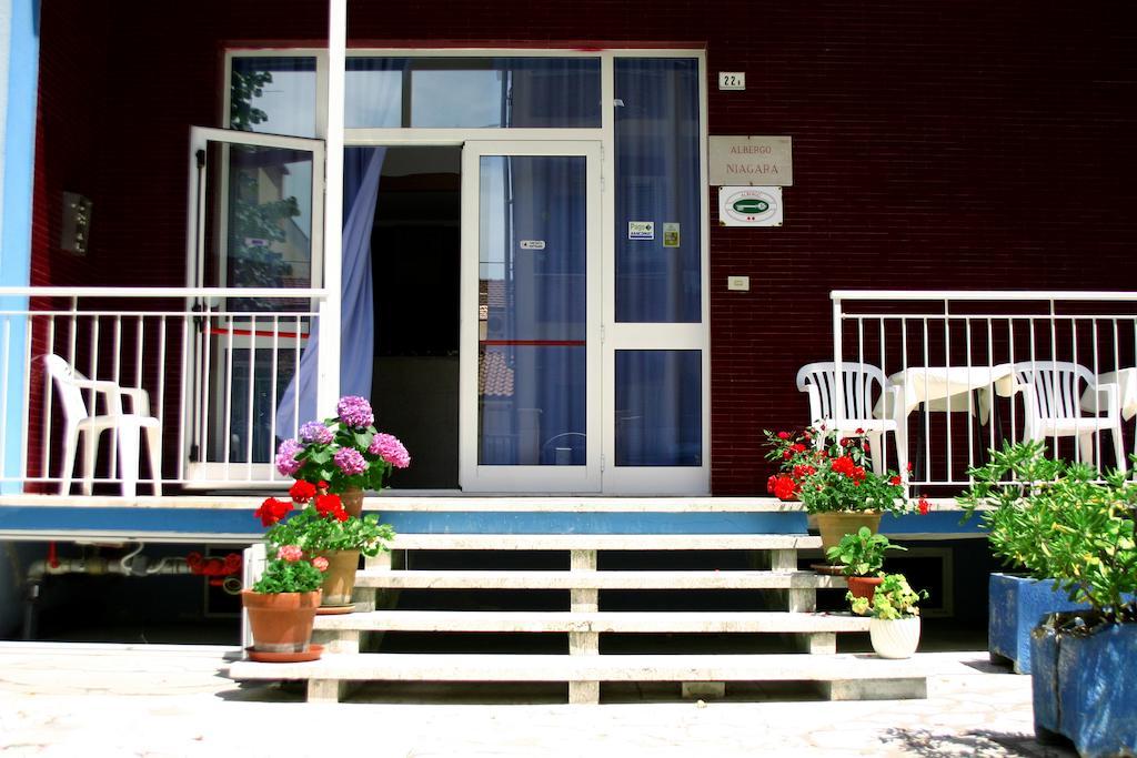 Hotel Niagara Marotta Bagian luar foto