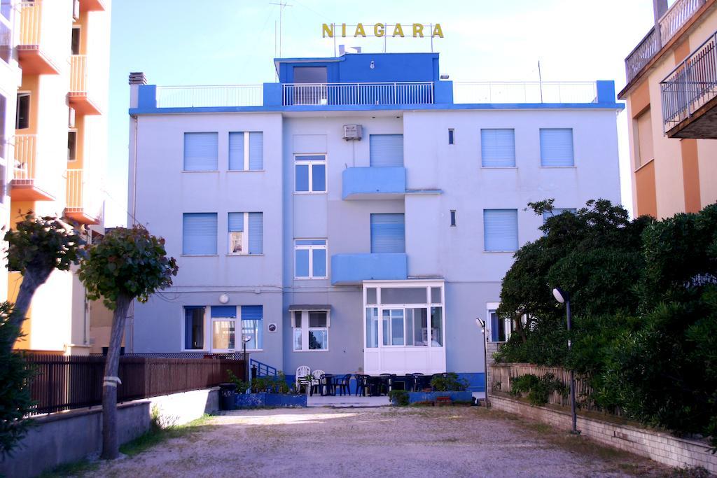 Hotel Niagara Marotta Bagian luar foto