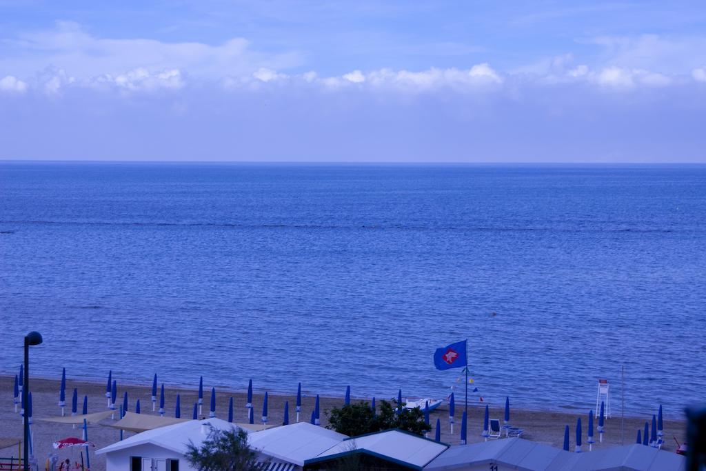 Hotel Niagara Marotta Bagian luar foto