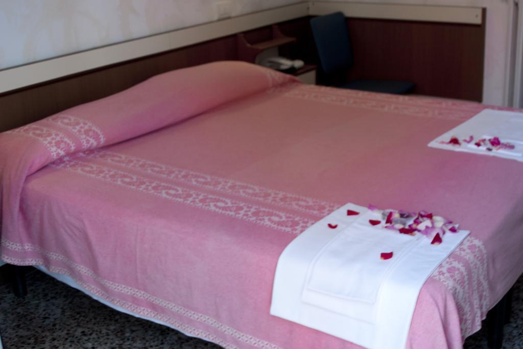 Hotel Niagara Marotta Bagian luar foto