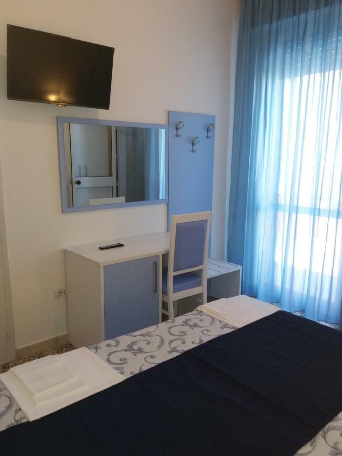 Hotel Niagara Marotta Bagian luar foto