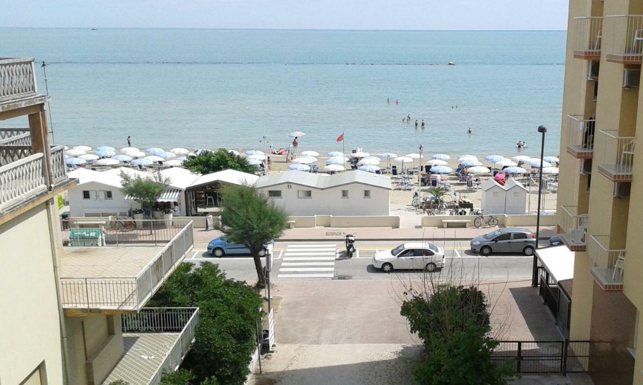 Hotel Niagara Marotta Bagian luar foto